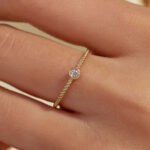 Seilring mit Solitär-Zirkonia – 585er Gold mit elegantem Twist-Design & funkelndem Zirkonia für luxuriöse Raffinesse.