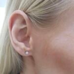 Çiçek Küpeleri Strahlende Blossom Grace Ohrringe – 585er Gold mit edlem Blütendesign & funkelnden Zirkonia-Steinen für glamouröse Raffinesse.