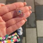 Vintage Hamsa Kolye Renkli Zirkon Vintage Hamsa Kette aus 585er Gold – stilvolles Schutzsymbol mit funkelndem Zirkonia.