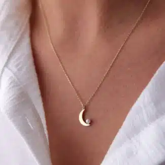 Halbmond Perlenkette – 585er Goldkette mit Perlen & filigranem Halbmond-Anhänger für stilvolle Symbolik.